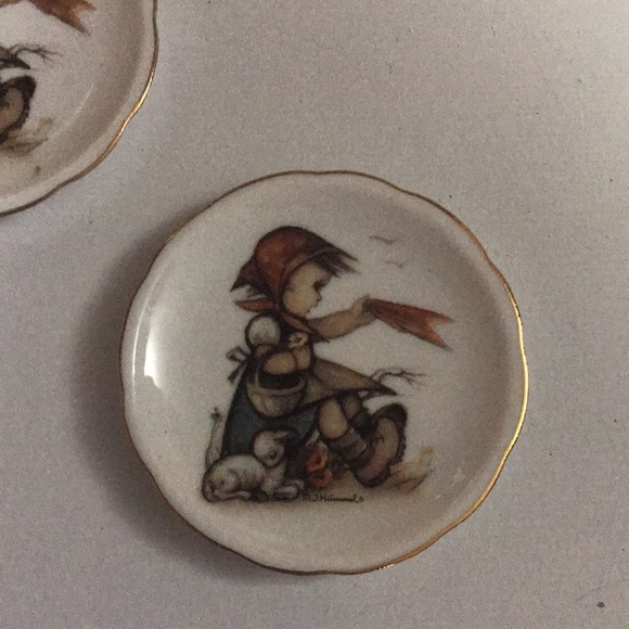 M J Hummel miniature plate set of two - Picture 4 of 7